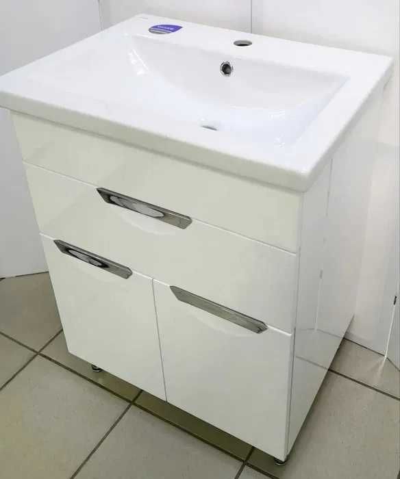 Элитная тумба в комплекте с прямоугольным умывальником раковиной.