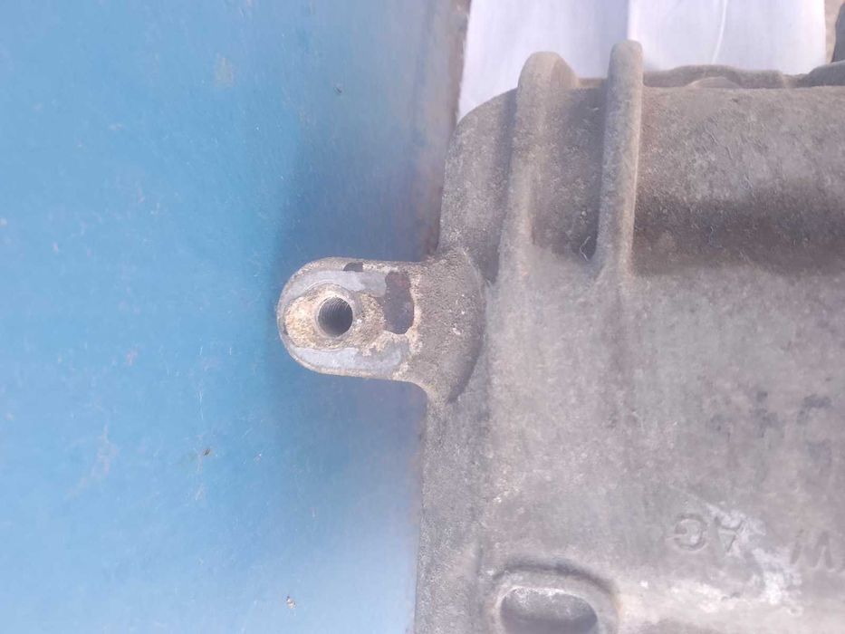 Подушка двигуна права  VW Passat b7 12-14 USA 2.5 (1J0199262DA)