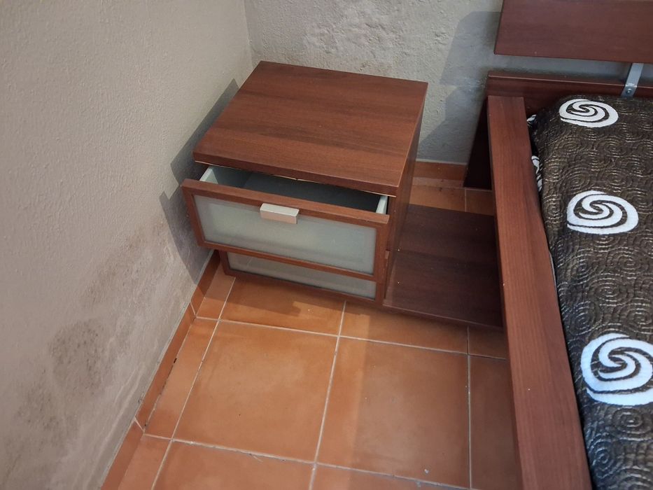 Conjunto de Cama Casal + 2 Mesas de Cabeceira