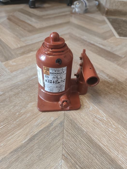 Домкрат новий !!!