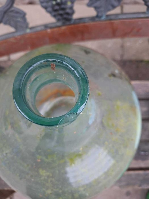 Stara butla bańka na wino.