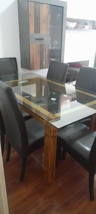 Mesa de Vidro com 6 Cadeiras