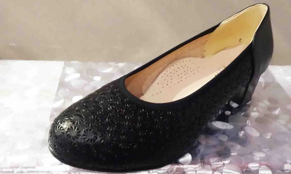 Czółenko skórzane czarne tęgość  H SZER 36