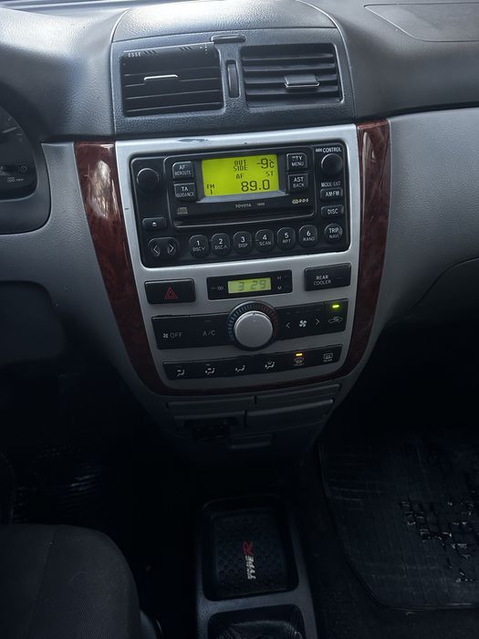 Toyota Avensis Verso