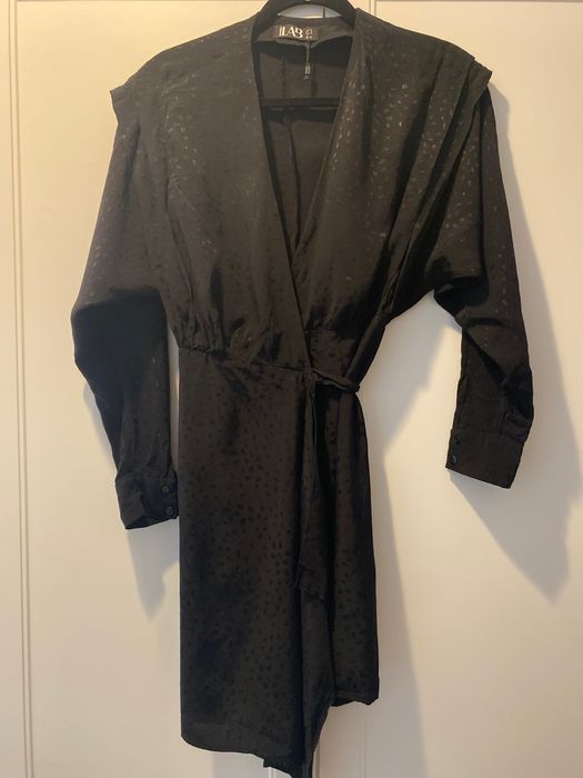 Sukienka Answear Lab 100% wiskoza