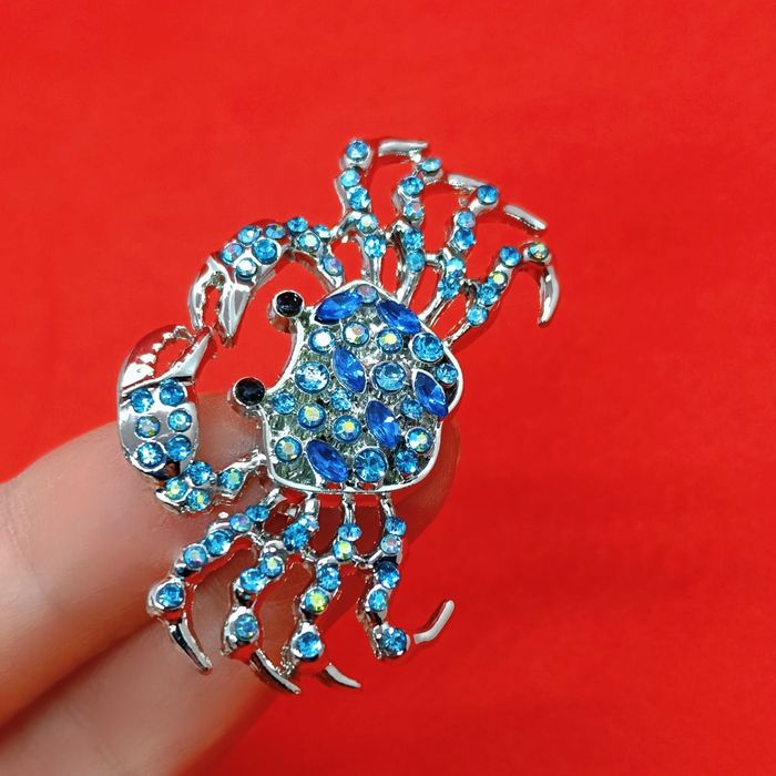 Broszka krab, nowa