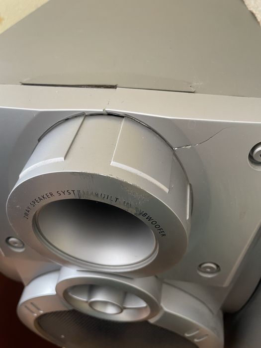 Продаю музичний центр Samsung MAX-KDZ120 у хорошому робочому стані.