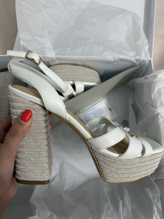 Sandália da Guess