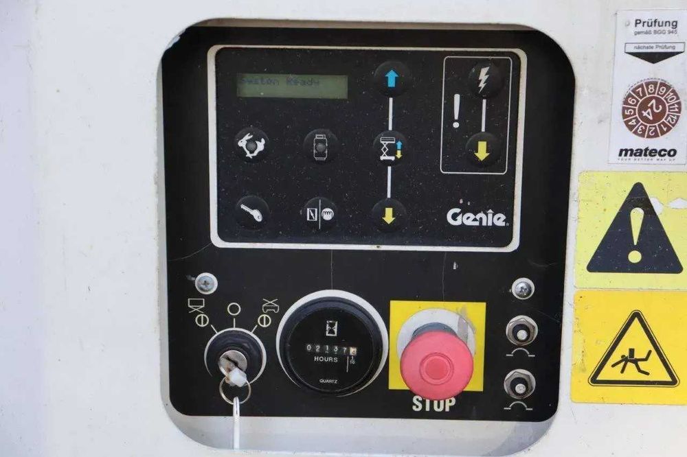 Дизельний ножничний підйомник GENIE GS3369 RT (12 м, 450 кг)