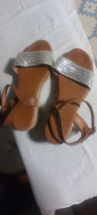 2pares de sandálias 37