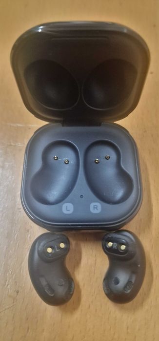 Samsung Galaxy Buds Live, modelo SM-R180