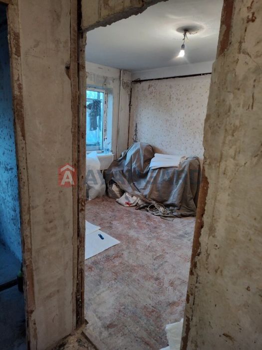 Однокімнатна під ремонт у центрі міста