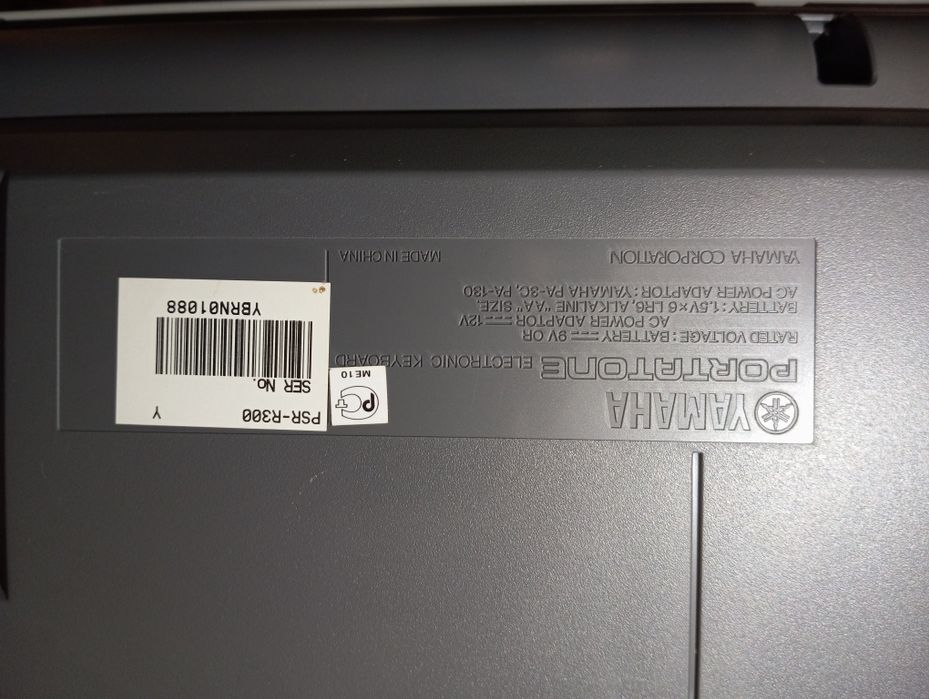 Синтезатор YAMAHA PSR-R300