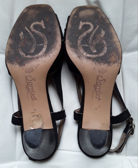 Sapatos de senhora pretos com dourado, marca Sorriso, Tam 36 meio