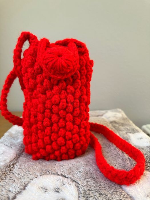 Etui na smartfona zrobione na szydełku. Na pomoc kotom bezdomnym.