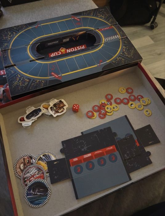 Gra planszowa dla dzieci Trefl Piston Cup Auta 3