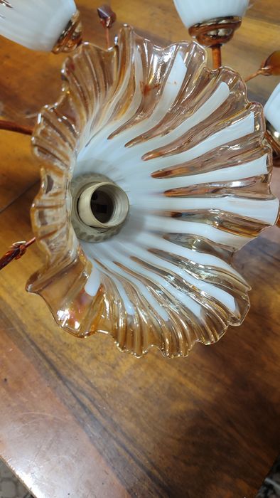 Продам люстру на 5 лампочек