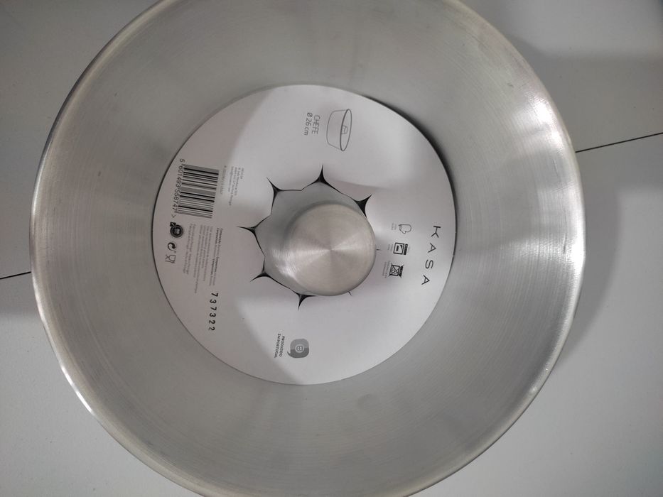 Pratos e forma de bolo