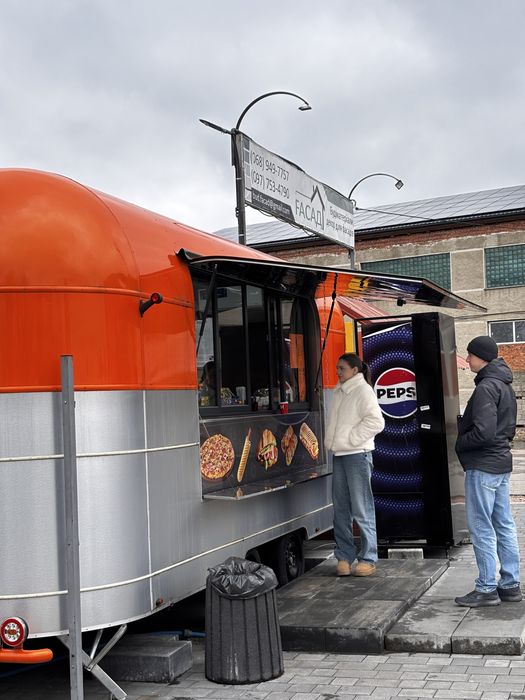 Foodtruck з нержавійки на колесах