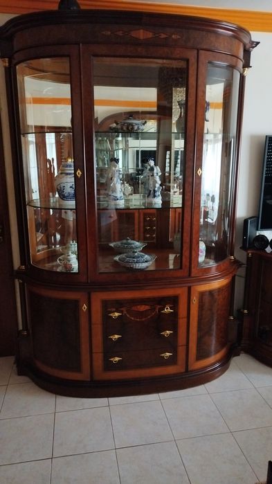 Aparador e cristaleira madeira