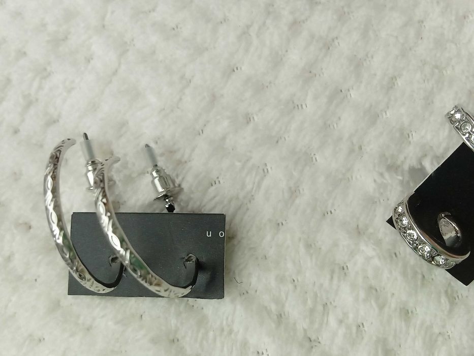 Ciekawa biżuteria i kolczyki damskie