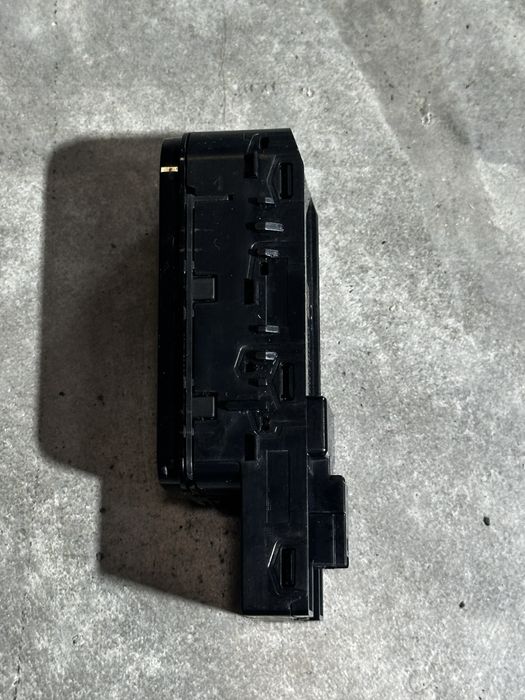 Кнопка склопідйомника пульт  спрінтер Sprinter W907 W910  316 319