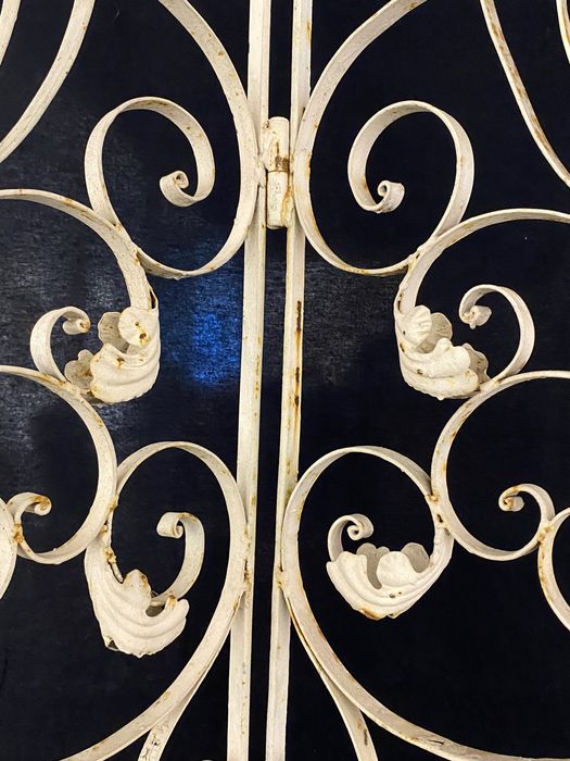 Biombo antigo em ferro