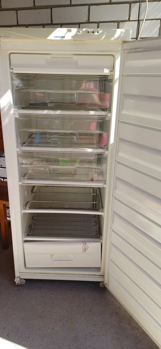 Продам морозильную камеру