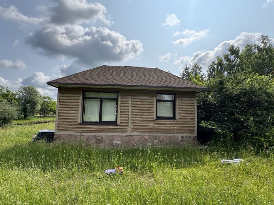 Просторий маєток з басейном — ідеальний варіант для родини чи бізнесу!