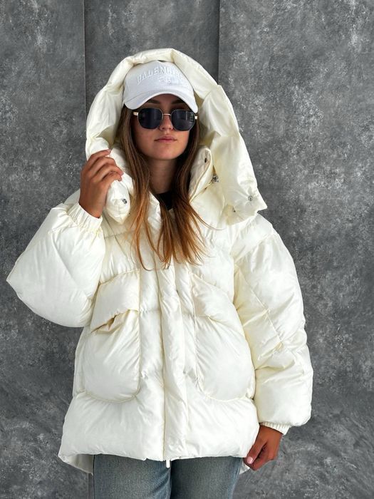 Пожовжена біла куртка пуфер