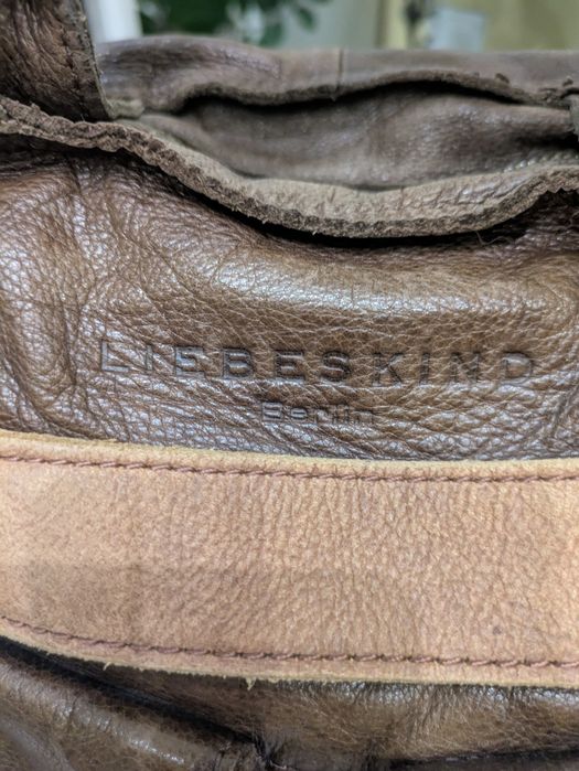 Продам шкіряну сумку відомого бренду.