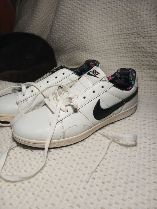 Кросівки жіночі Nike