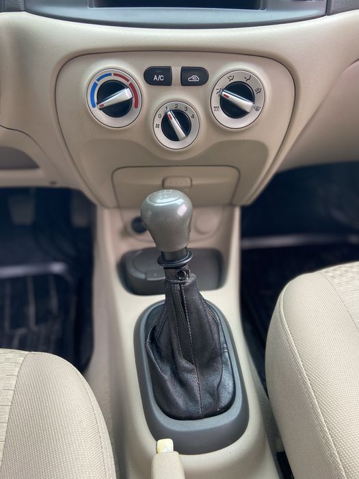 Продам HYUNDAI 97 т ПРОБЕГ состояние идеальное