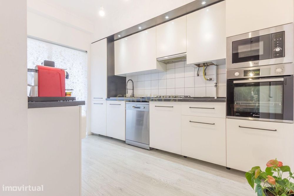 Apartamento T2 Remodelado no Barreiro - Oportunidade Excelente!