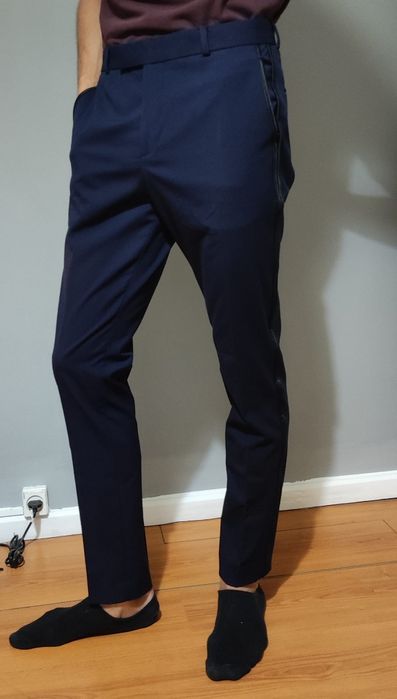 Calça H&M Azul escura com pormenor preto