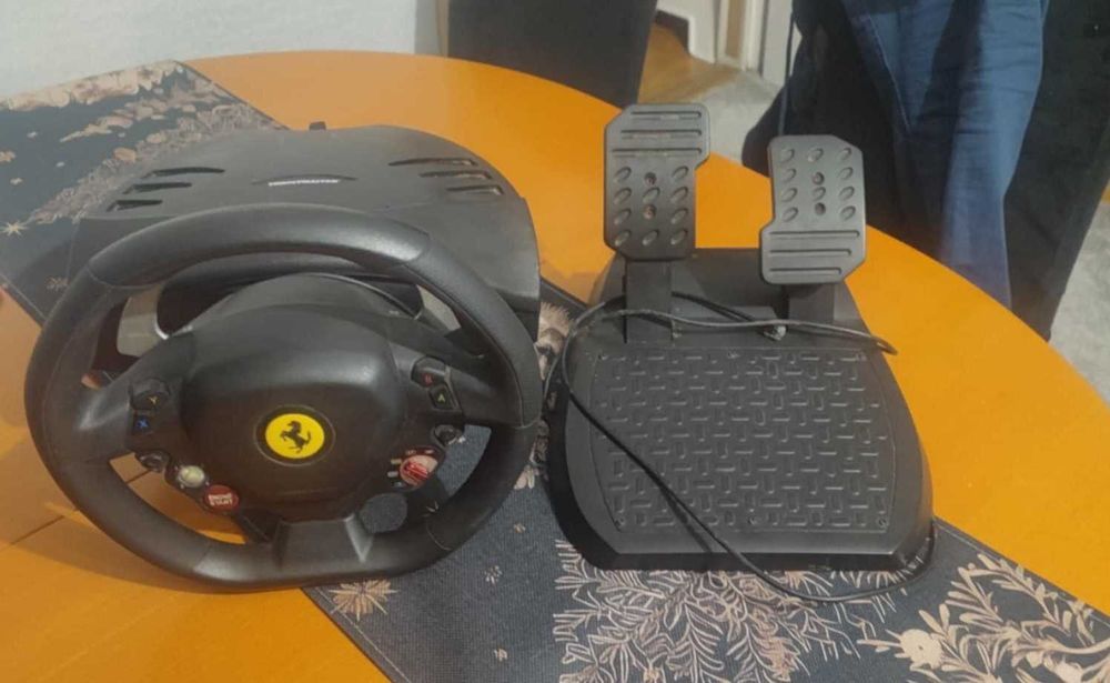 Thrustmaster 458 Kierownica + Pedały – kierownica do PC i Xbox