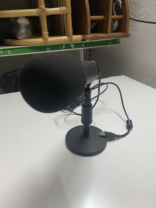 Tres microfones e umas raquetes