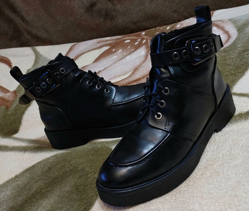 Женские кожаные ботинки