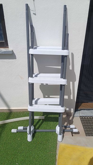 Escada de piscina Intex 122cm