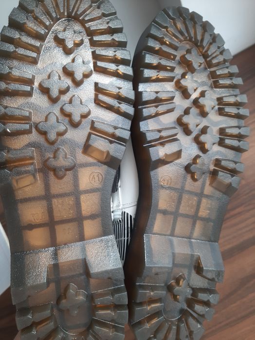 583 NOWE białe trapery a'la Martens w grochy 41