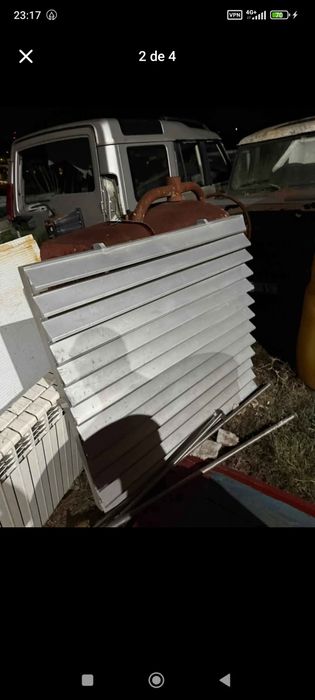 2 Grades  de janelas metalizadas