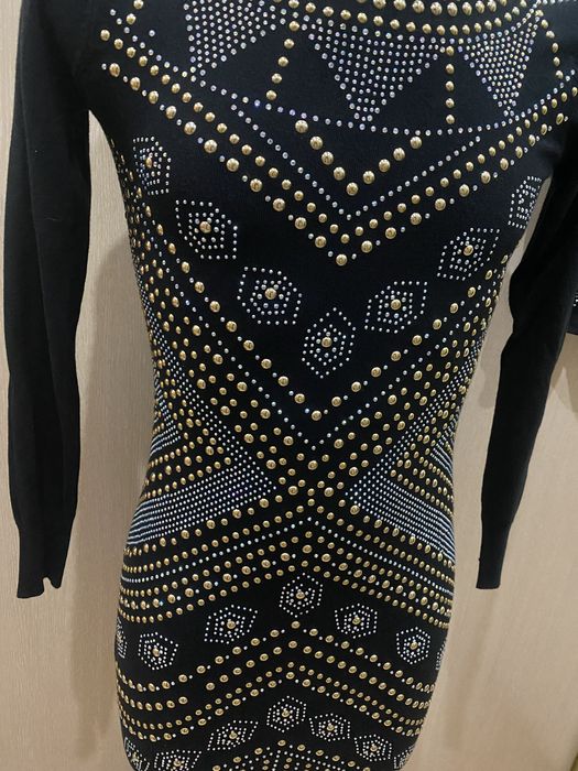 Pięknie zdobiona sukienka