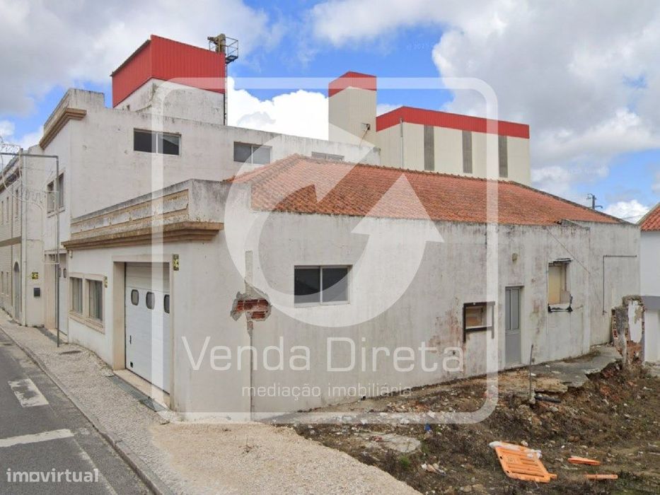 Armazém Industrial com 1.000 m² em Localização Estratégica - Gaeira...