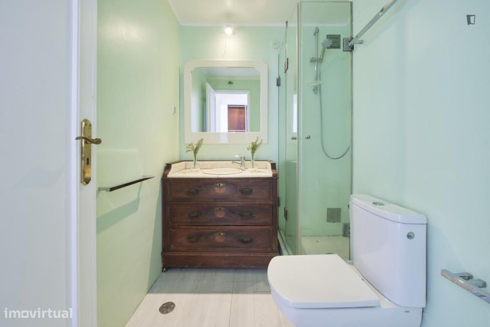 Quarto - localizado em Entrecampos Lisbon