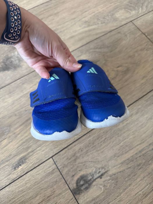 Продам детские кроссовки Adidas