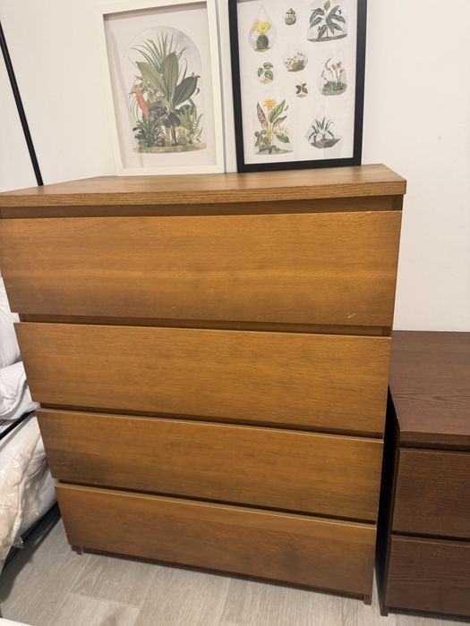Cómoda 4 Gavetas + Mesa de Cabeceira (IKEA MALM efeito Carvalho)