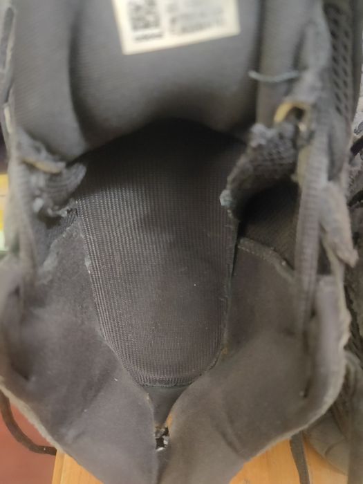 Кросівки Adidas Yeezy 500
бувші в вжитку в доброму стані
довжина устіл