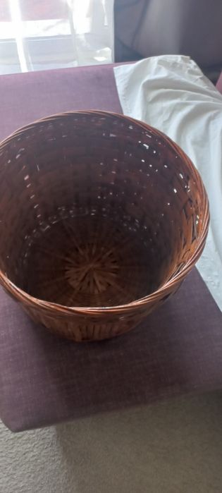 Cestos multiusos e outro para roupa suja