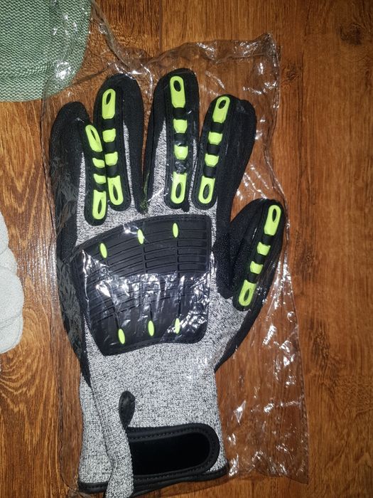 Продам  Рукавицы