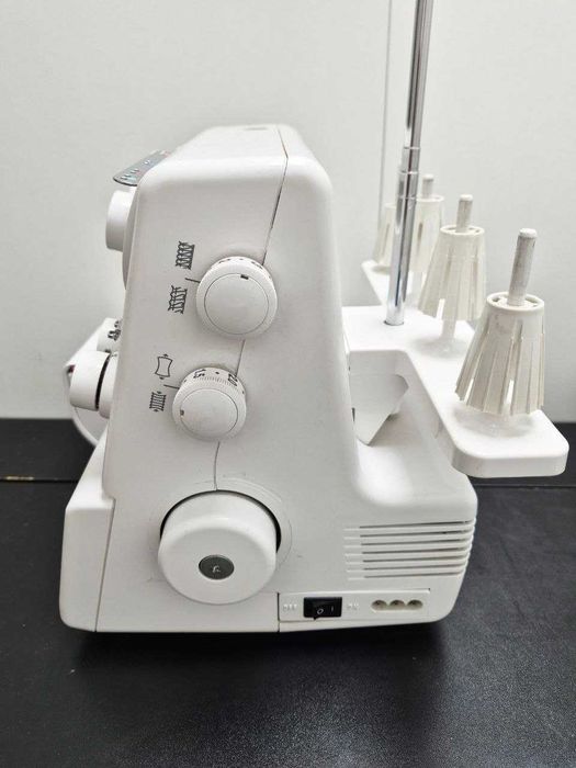 Оверлок Janome 210d